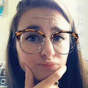 Meet your Posher, Caitlin